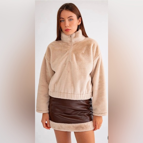 Le Lis Cream Fur Pullover Skirt Set ✨ - Picture 3 of 6